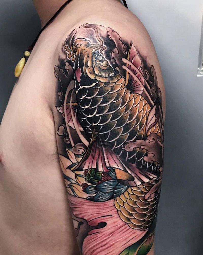 鲤鱼纹身图片_肩部新传统纹身图案