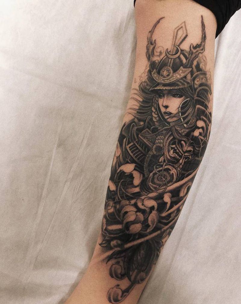 武士纹身图片_腿部新传统纹身图案