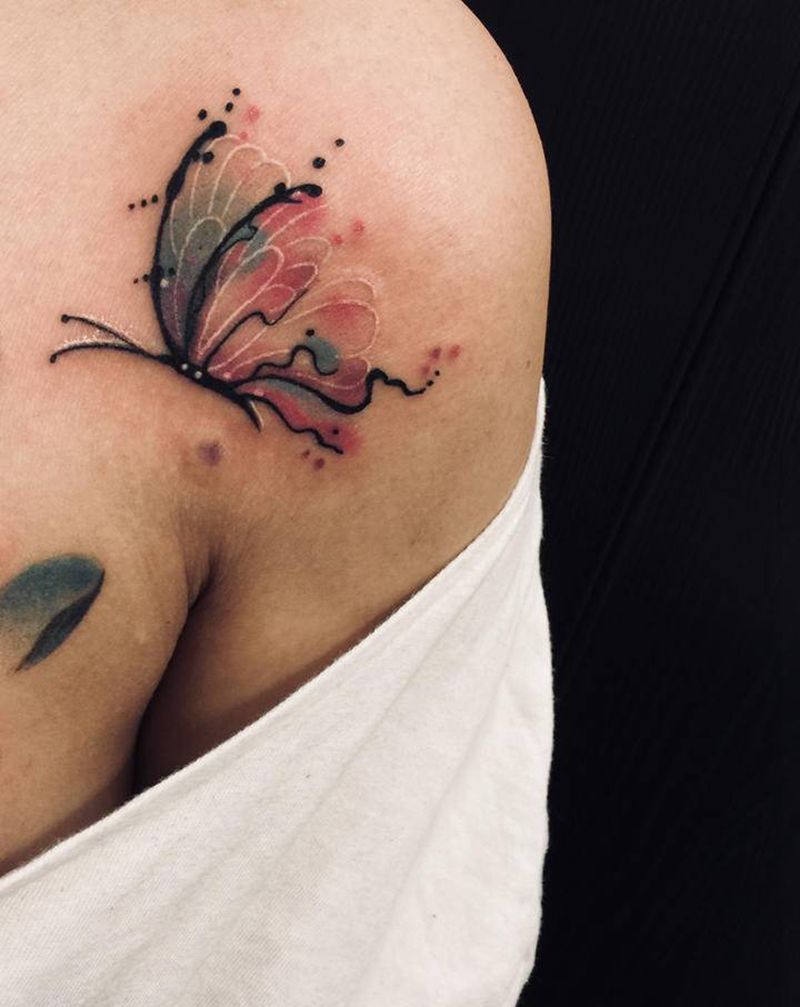 胡蝶纹身图片_肩部水彩纹身图案