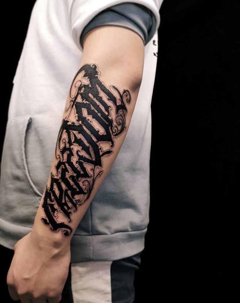 ⚫️花体字纹身图片_手臂花体字纹身图案