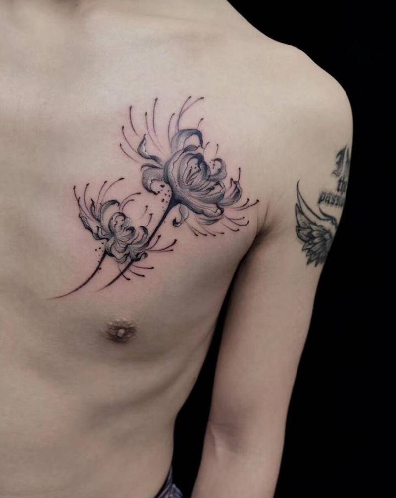 彼岸花纹身图片_胸部水彩纹身图案