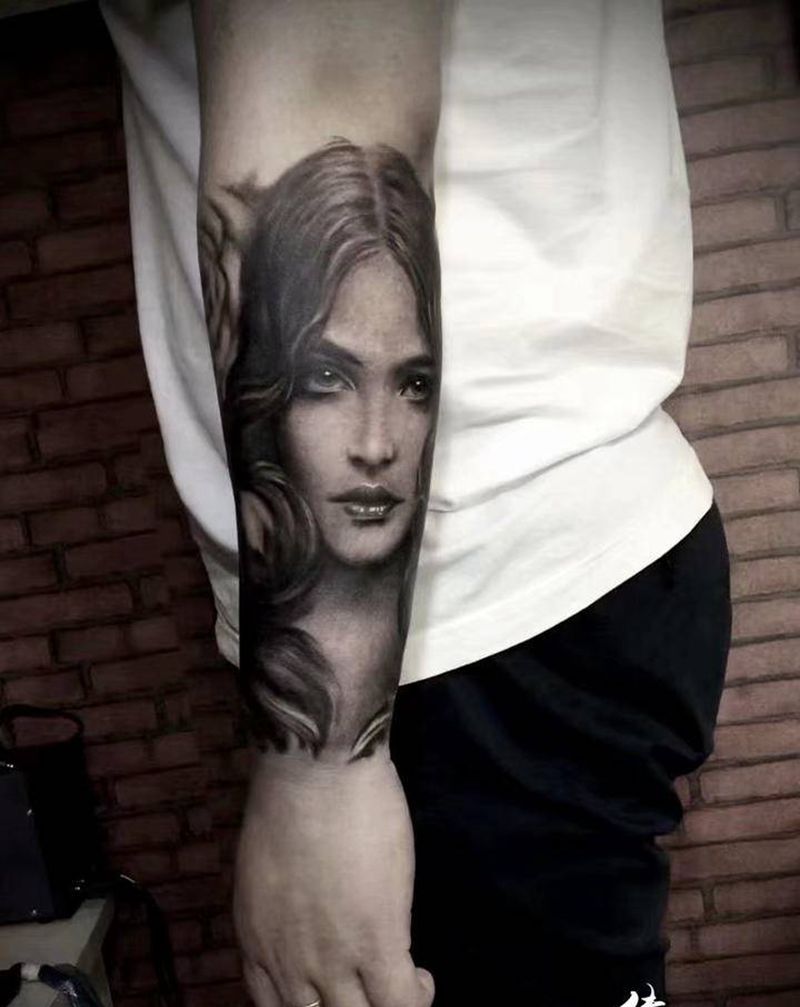 欧美写实纹身图片_手臂欧美写实纹身图案