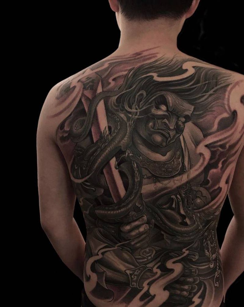 修改纹身图片_背部新传统纹身图案