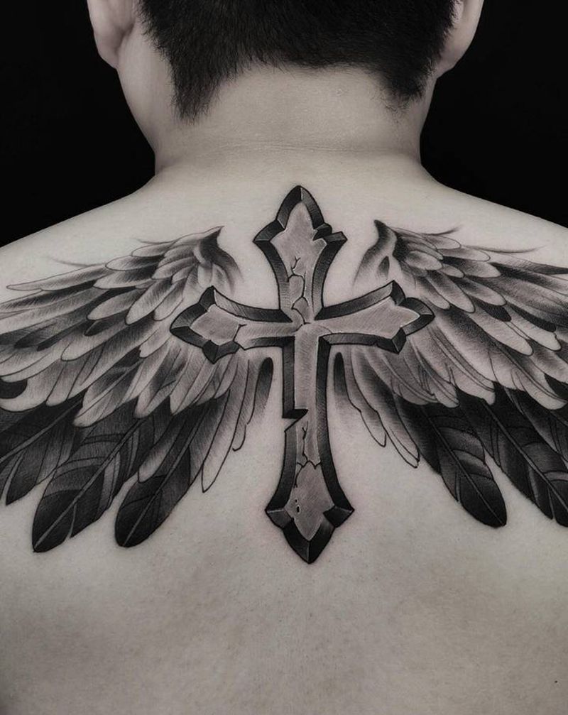 翅膀纹身图片_背部欧美写实纹身图案