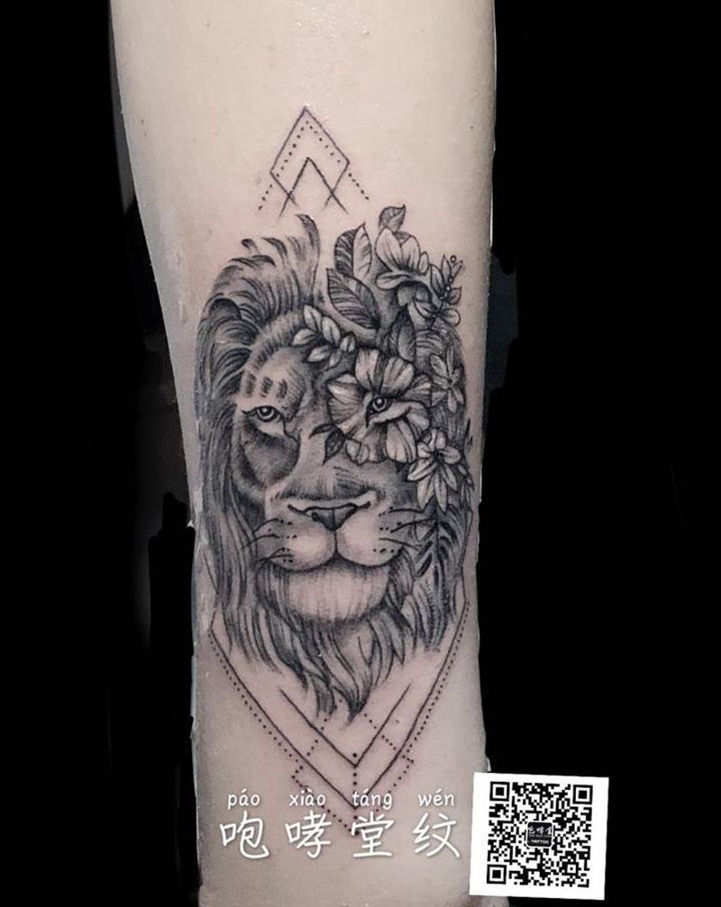 狮子纹身图片_手臂新传统纹身图案