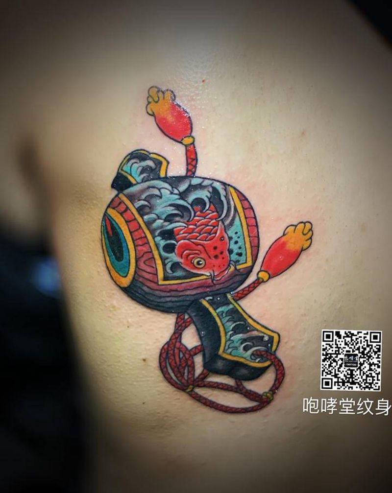 福锤纹身图片_背部老传统纹身图案