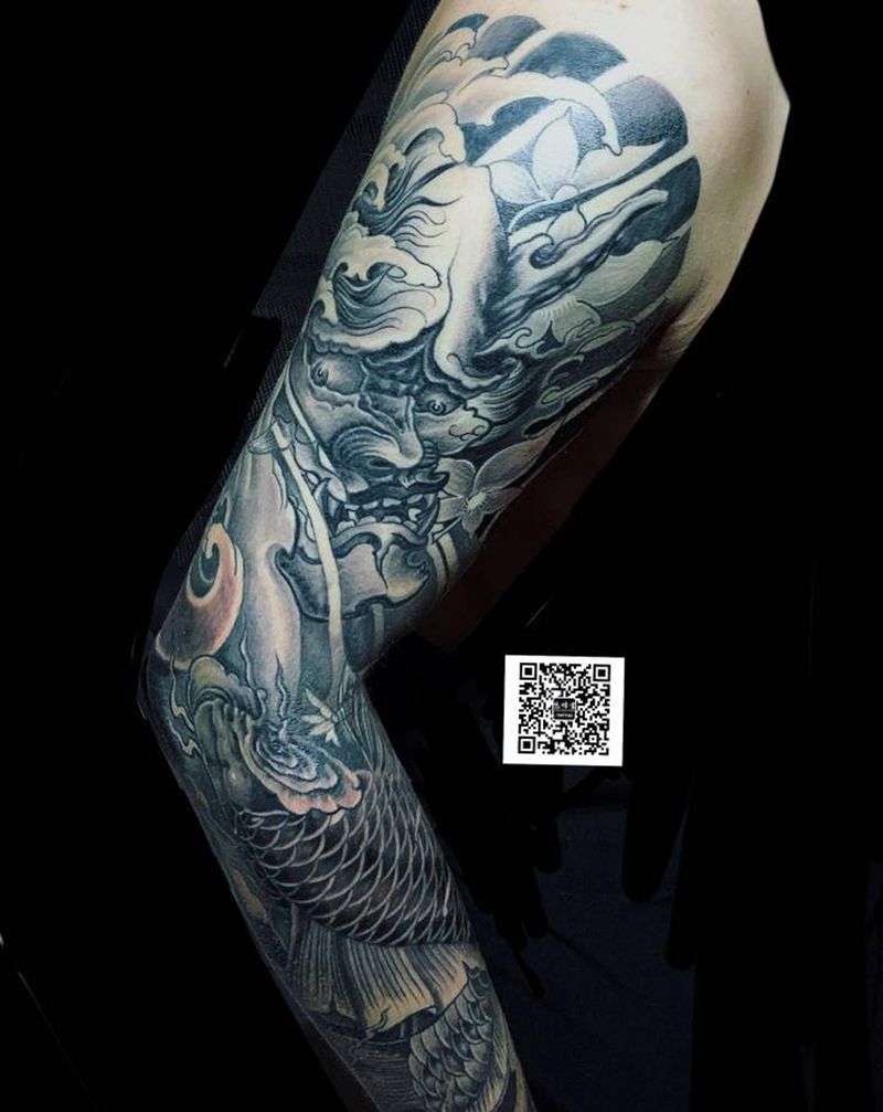 般若鲤鱼花臂纹身图片_手臂新传统纹身图案