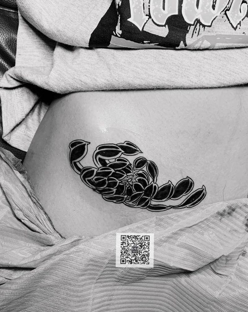 菊花纹身图片_腹部纹身图案