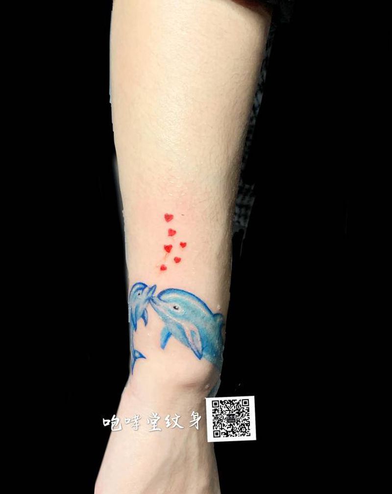 情侣海豚纹身图片_手臂纹身图案