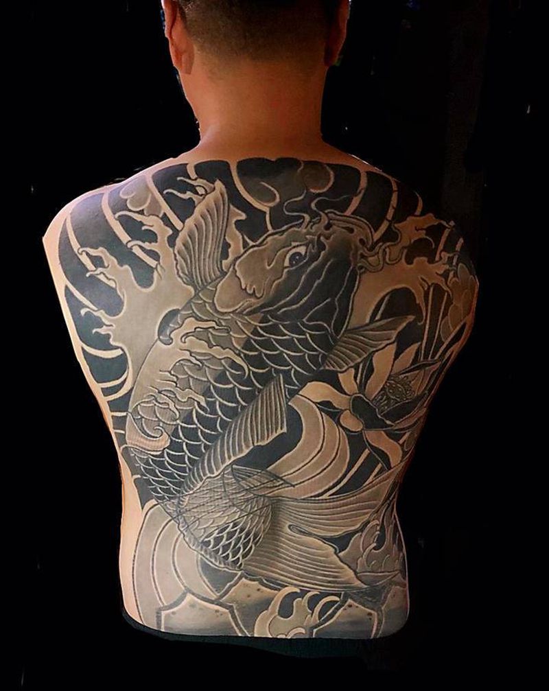 翻新老纹身纹身图片_背部老传统纹身图案