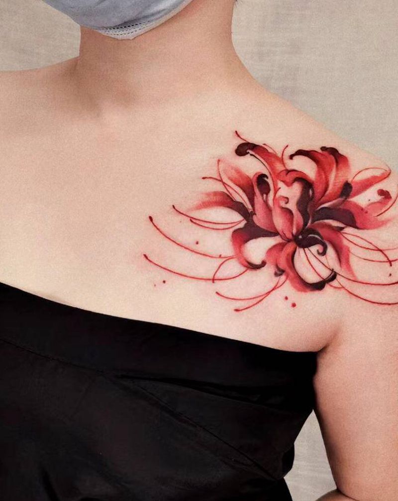 彼岸花纹身图片_胸部水墨纹身图案