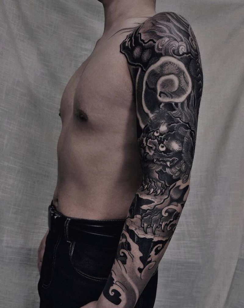 福狮花臂纹身图片_手臂新传统老传统纹身图案