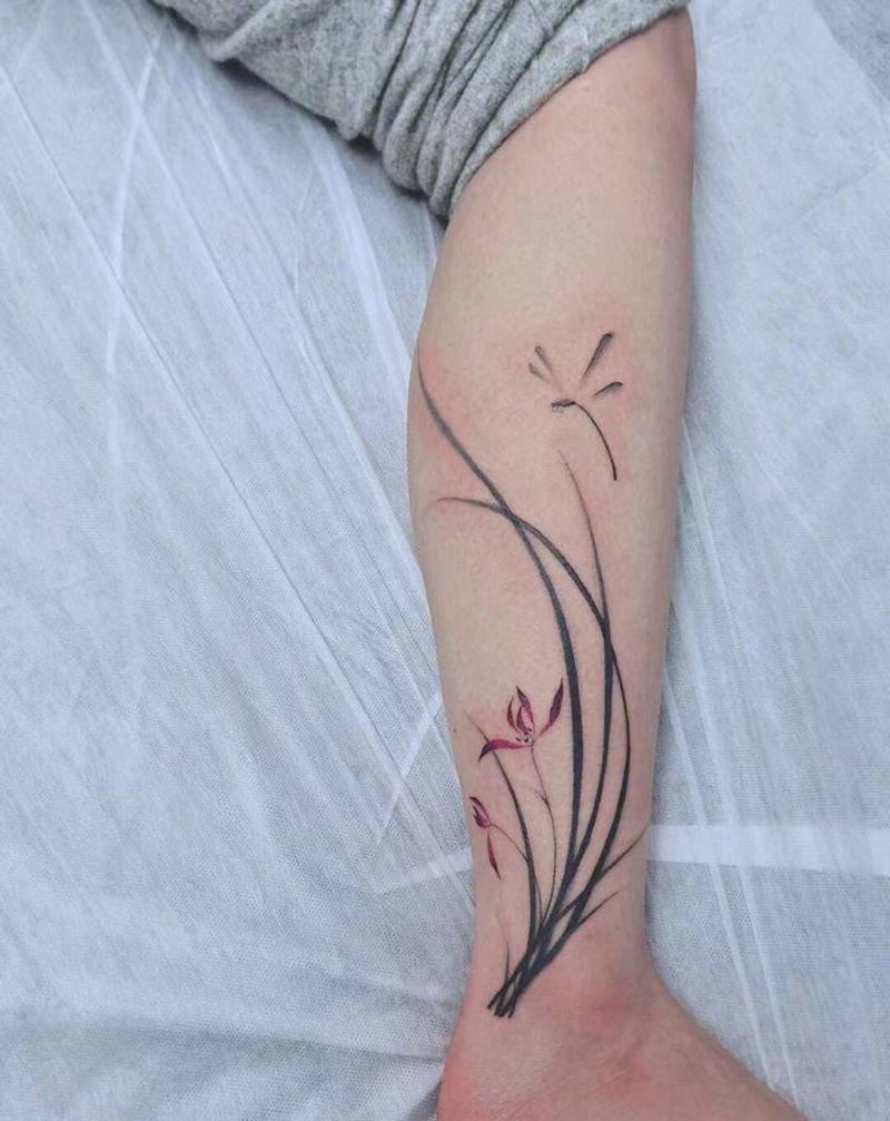 兰花纹身图片_腿部水墨纹身图案