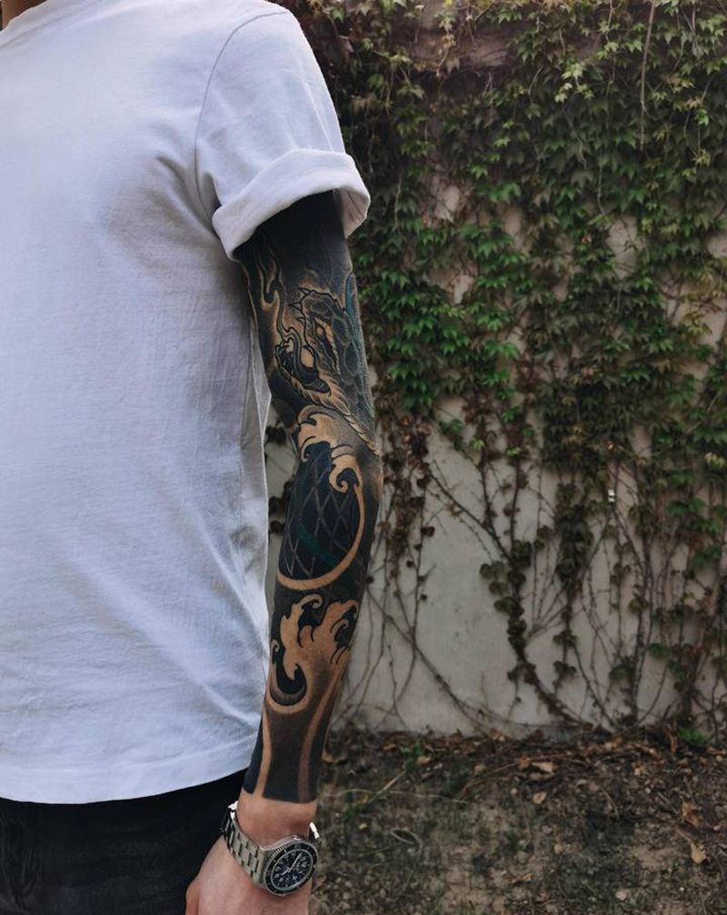 抓拍巨帅花臂，还有小惊喜哈哈哈纹身图片_手臂新传统纹身图案