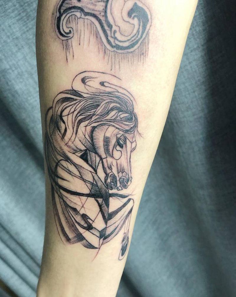 马纹身图片_手臂几何纹身图案