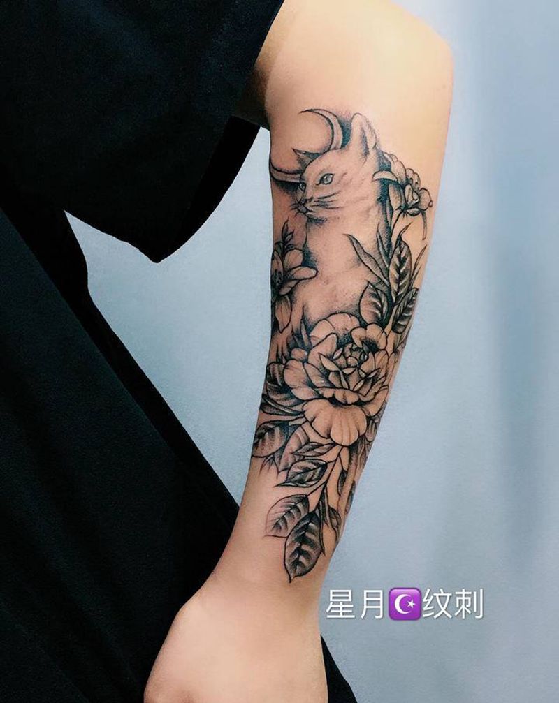 素花猫纹身图片_手臂点刺纹身图案