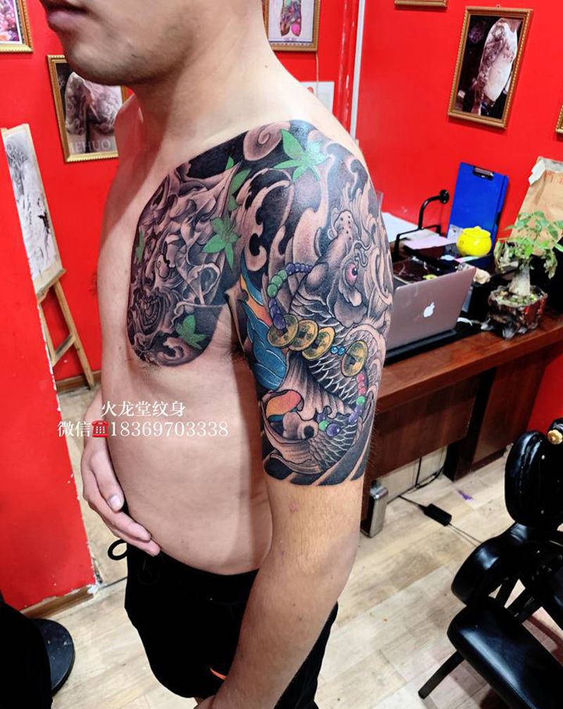 半甲鱼和般若纹身图片_手臂胸部老传统新传统纹身图案
