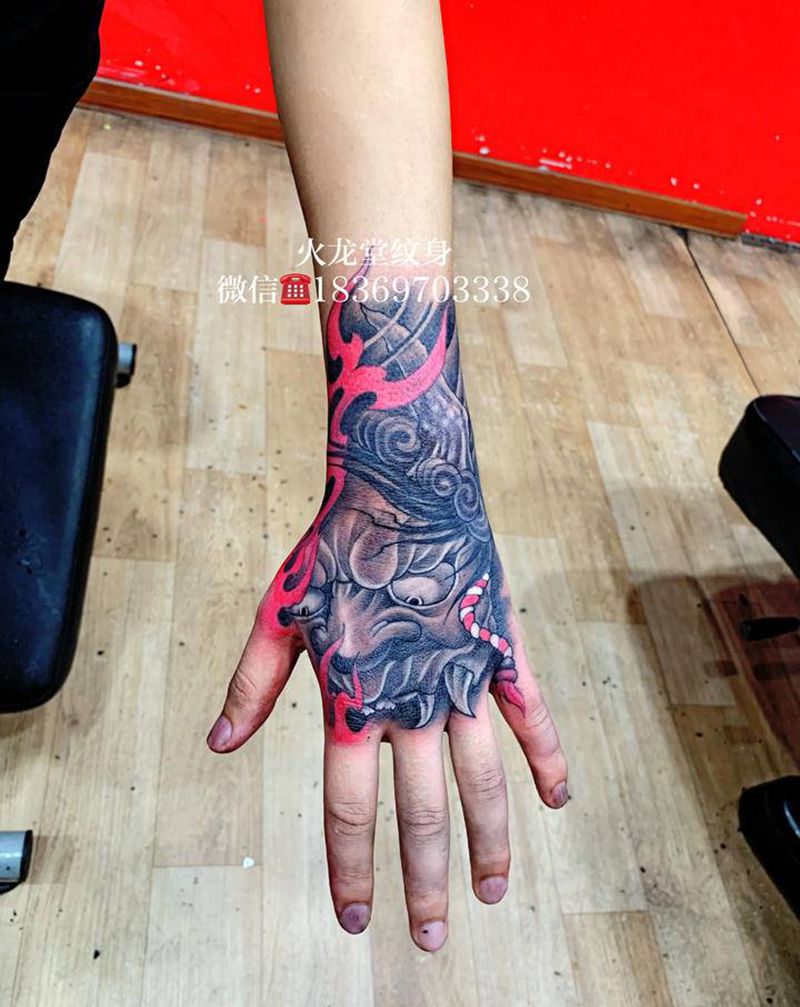 手面般若纹身图片_手部老传统新传统纹身图案