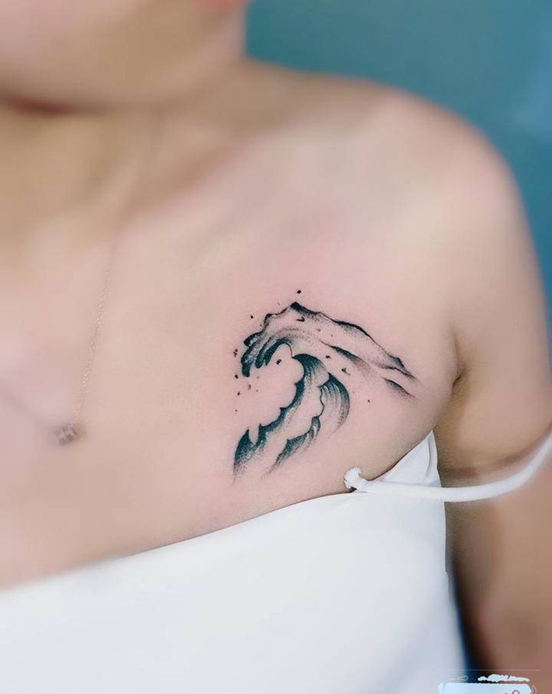 狂浪纹身图片_胸部纹身图案