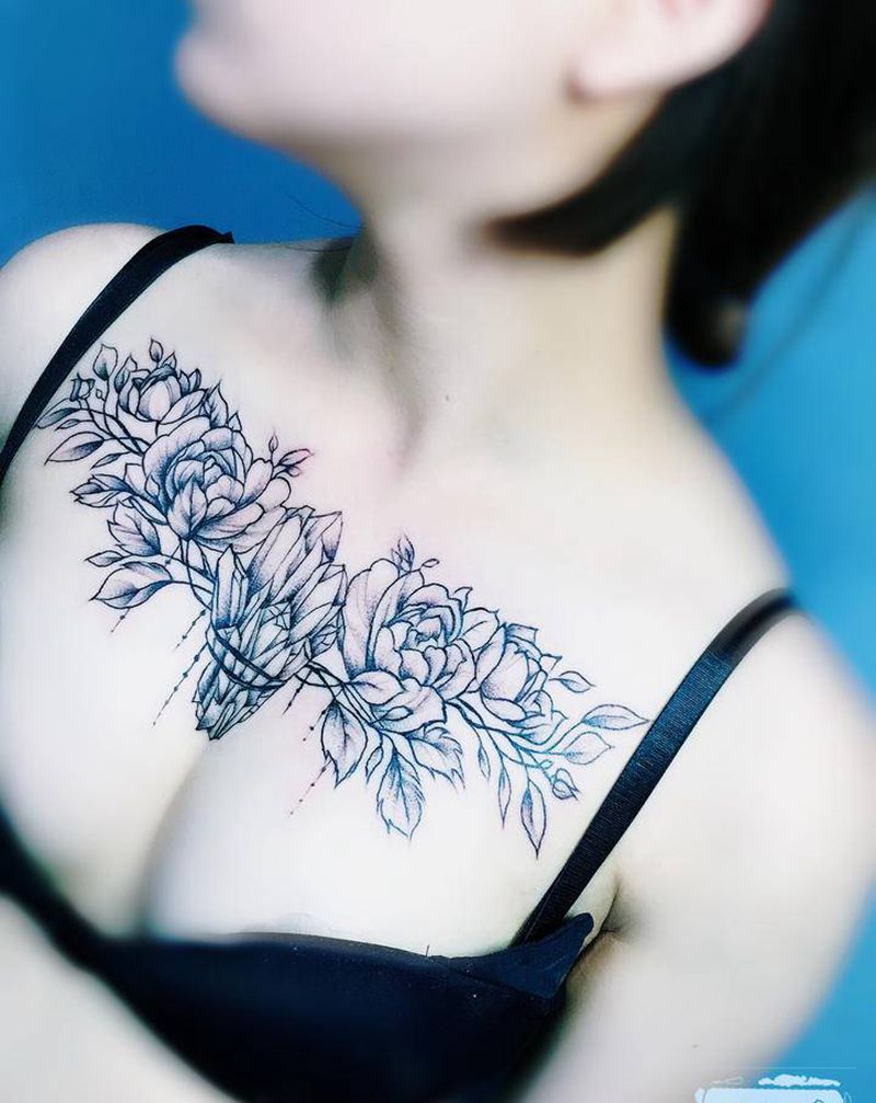素花胸纹身图片_胸部纹身图案