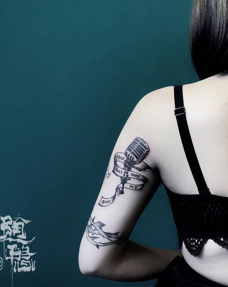 麦克风纹身图片_手臂Old School麦克风纹身图案