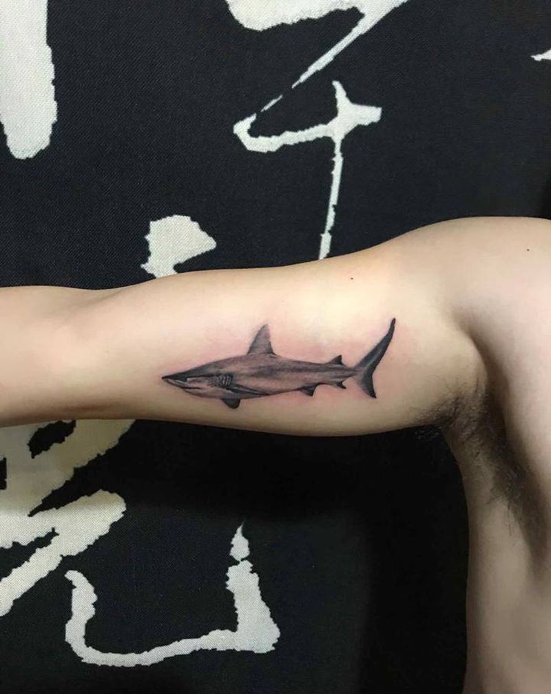 鲨鱼纹身图片_手臂纹身图案