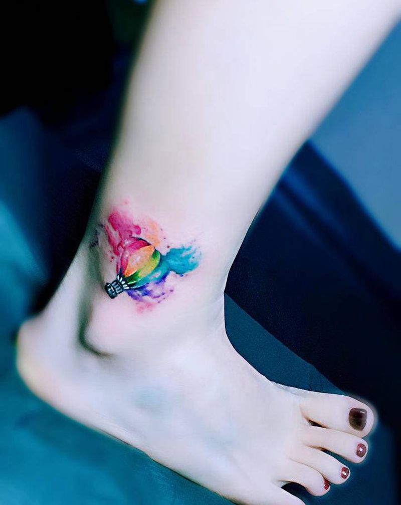 热气球纹身图片_脚部水彩纹身图案