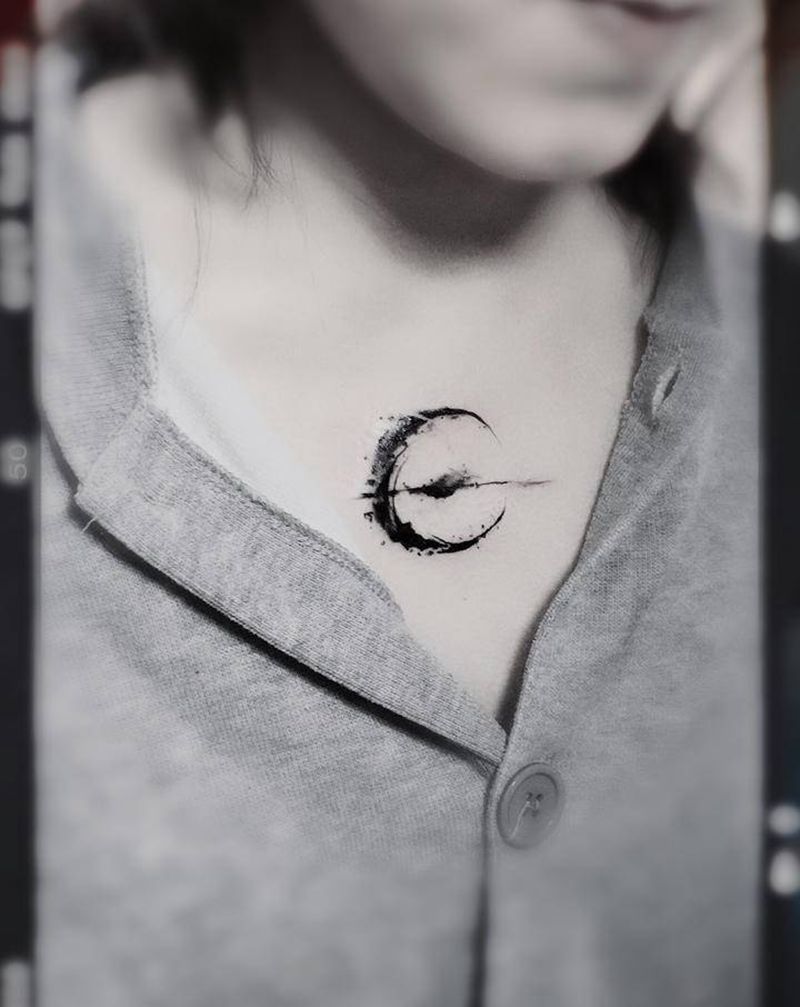 月亮纹身图片_胸部纹身图案