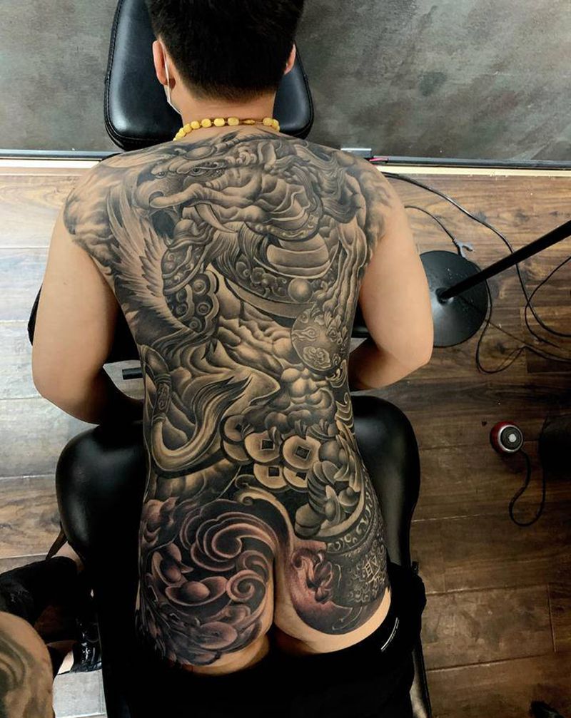 貔貅纹身图片_背部新传统老传统纹身图案
