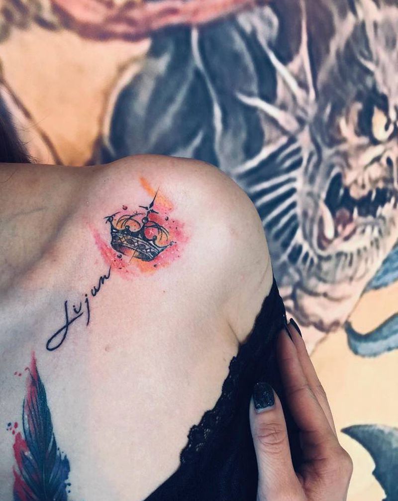 皇冠纹身图片_胸部纹身图案