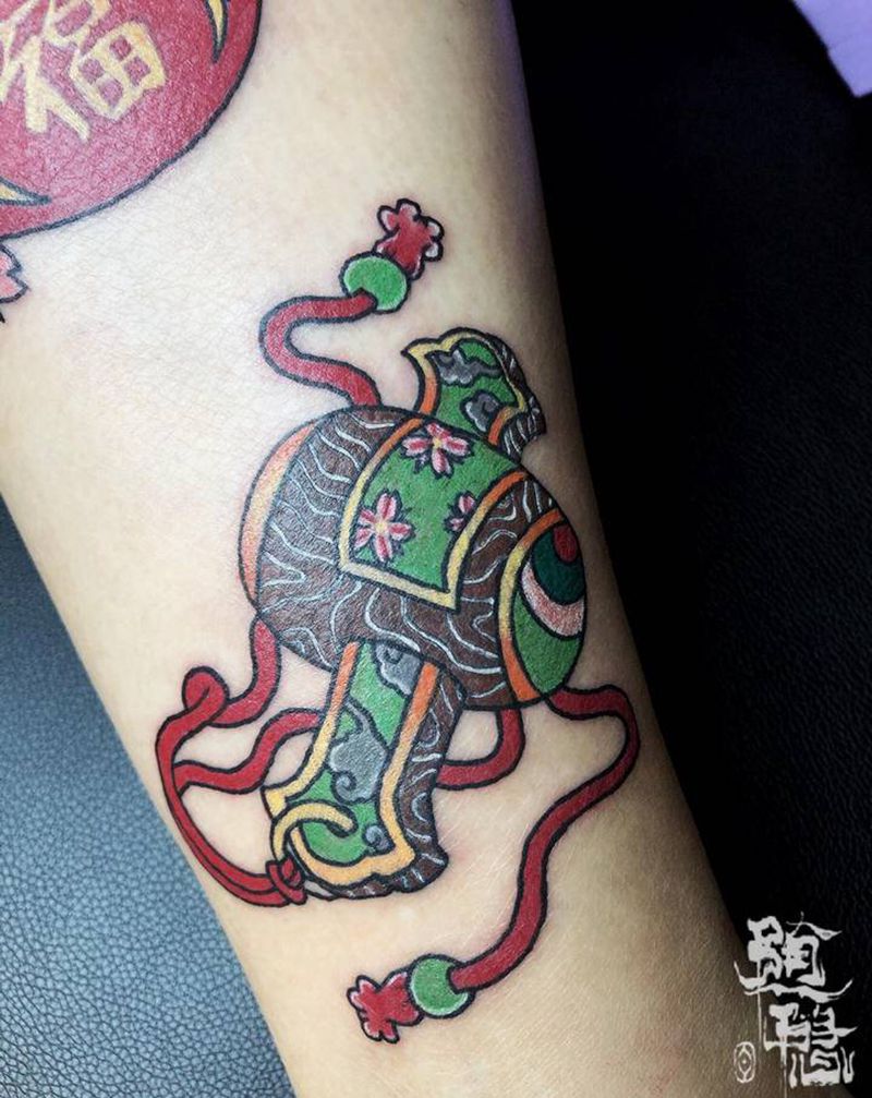 福槌纹身图片_腿部新传统纹身图案