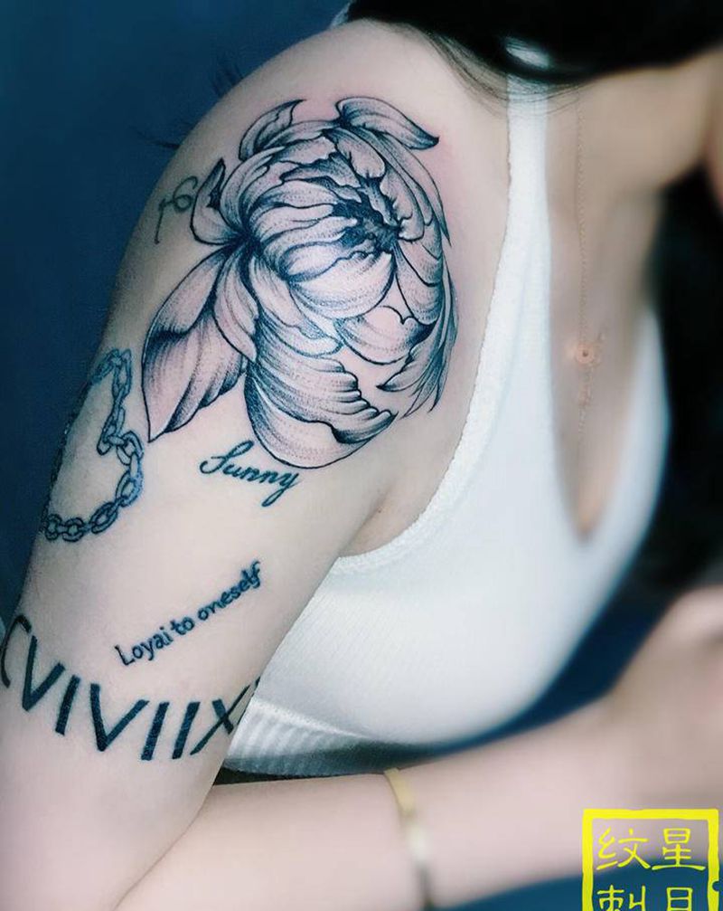 肩膀花，素花纹身图片_肩部点刺纹身图案