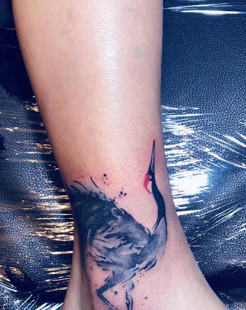 鹤纹身图片_腿部水墨纹身图案