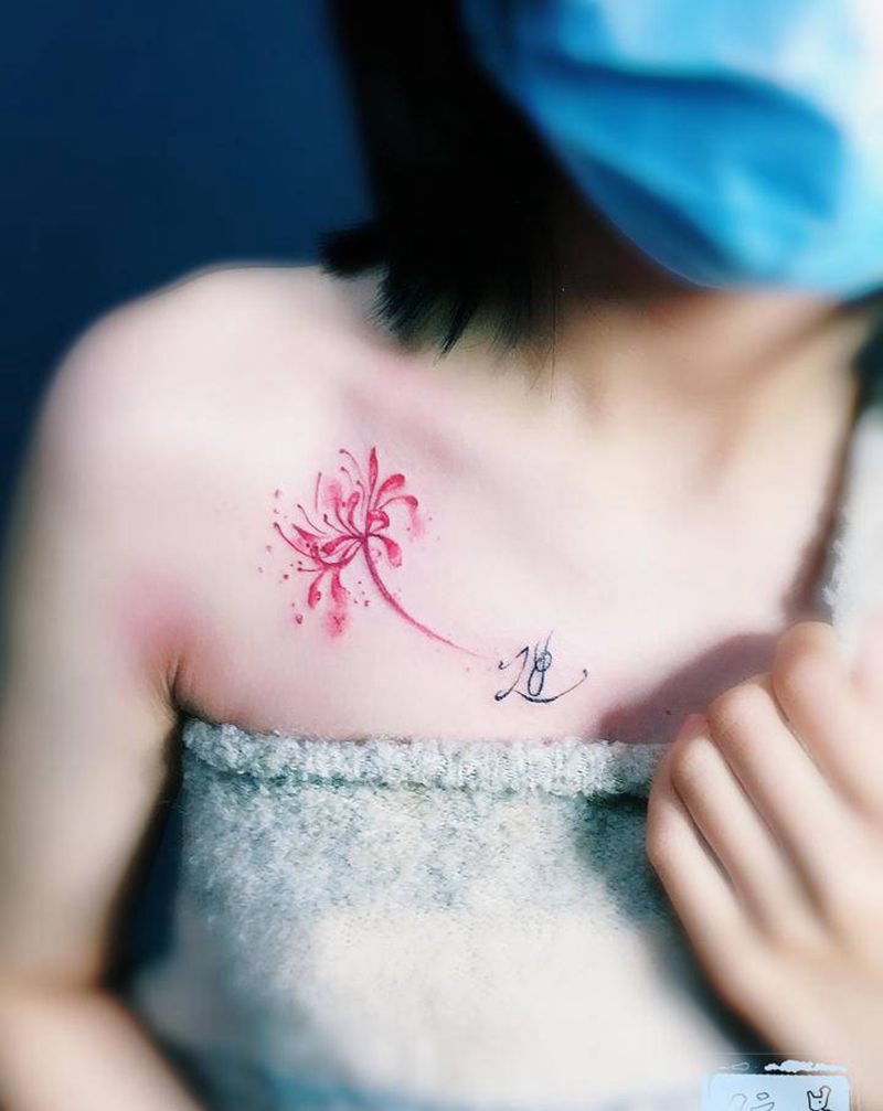 彼岸花纹身图片_胸部水彩纹身图案