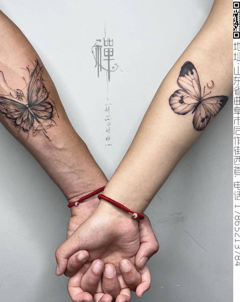 情侣蝴蝶纹身图片_手臂几何点刺蝴蝶情侣纹身图案