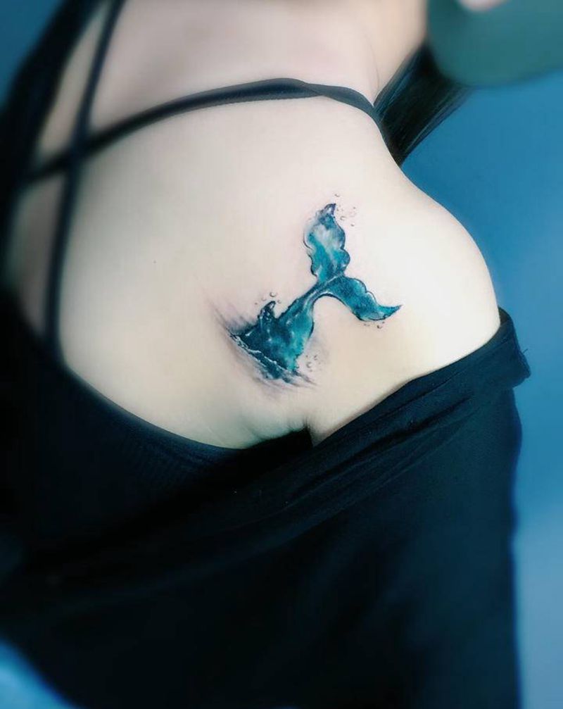 遮盖，鲸鱼纹身图片_背部水彩水墨纹身图案
