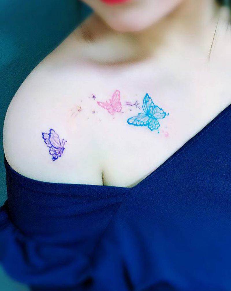 彩色小蝴蝶纹身图片_胸部肩部水彩纹身图案