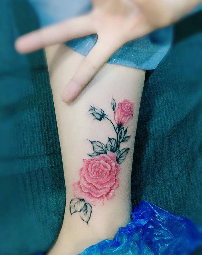 脚踝，牡丹纹身图片_脚部腿部水彩纹身图案