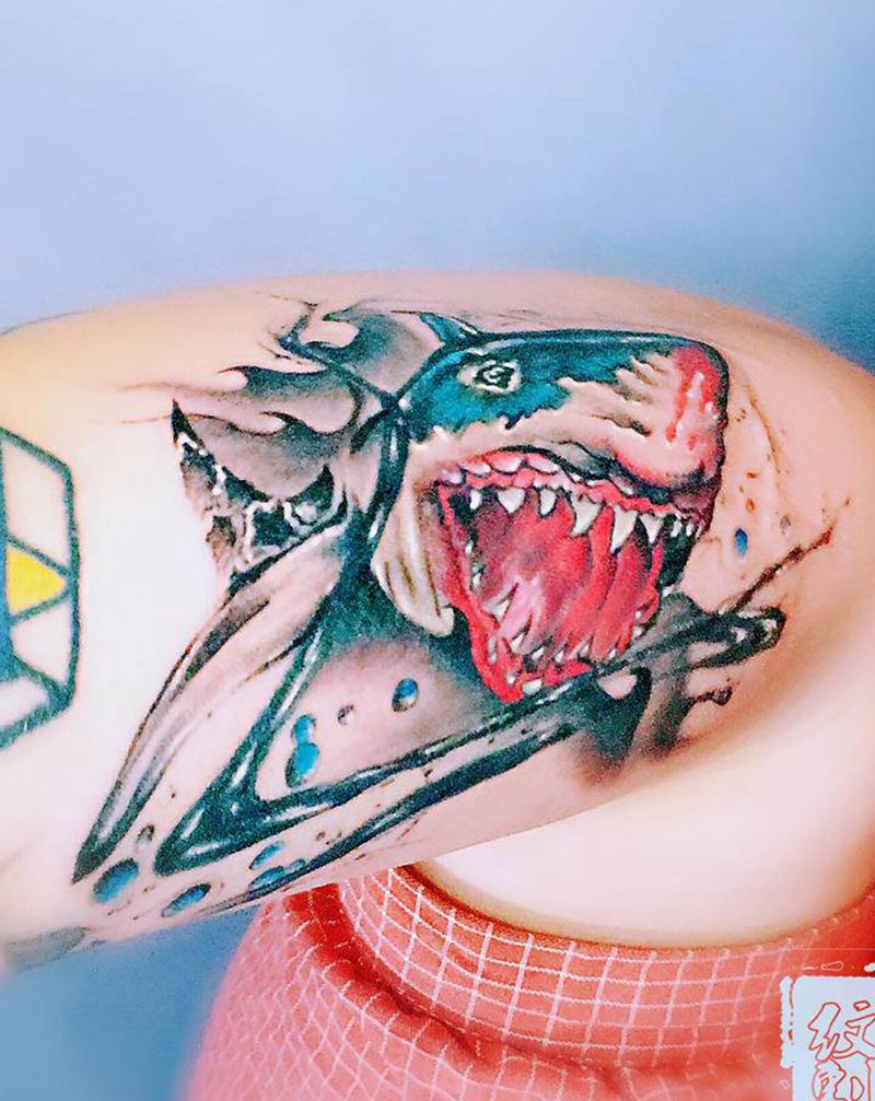 手臂，鲨鱼纹身图片_手臂New School水彩纹身图案