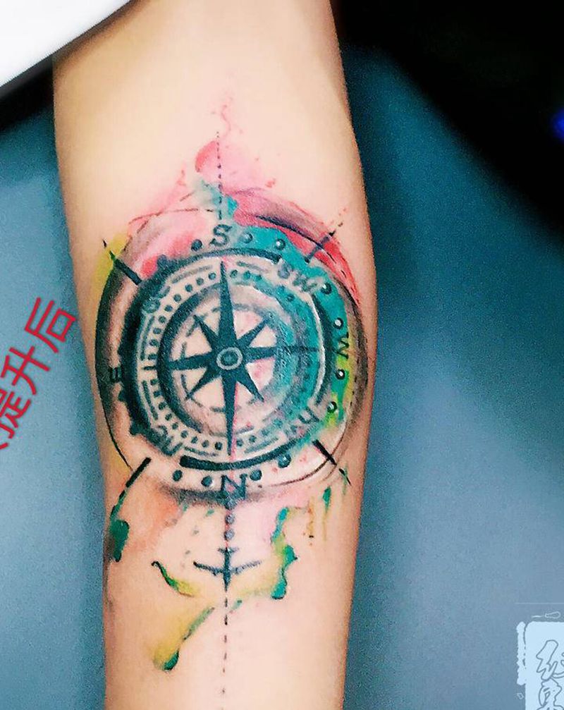 修改，提升指南针纹身图片_手臂水彩水墨纹身图案