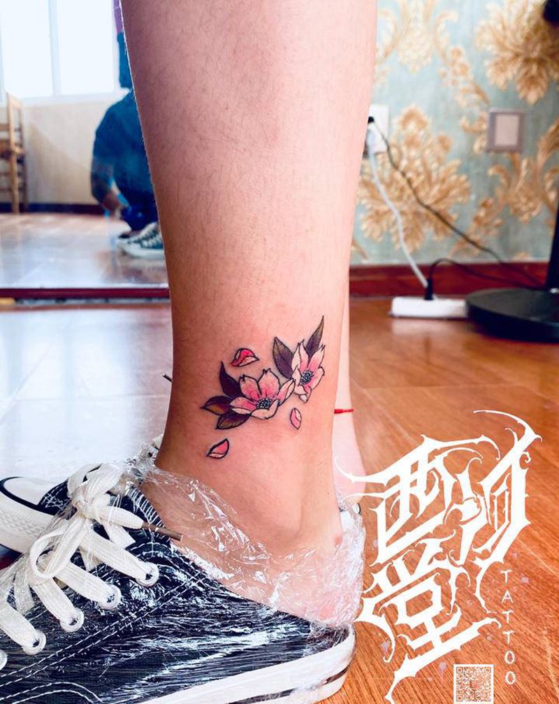 樱花纹身图片_腿部新传统樱花纹身图案