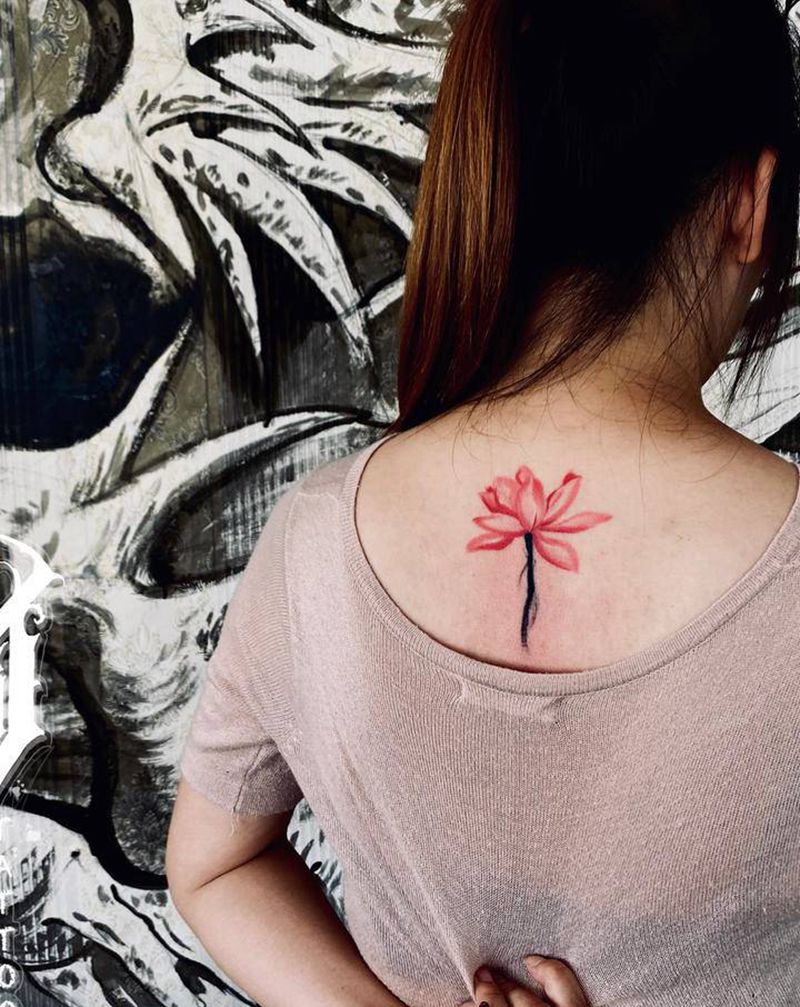 莲花纹身图片_背部水彩纹身图案