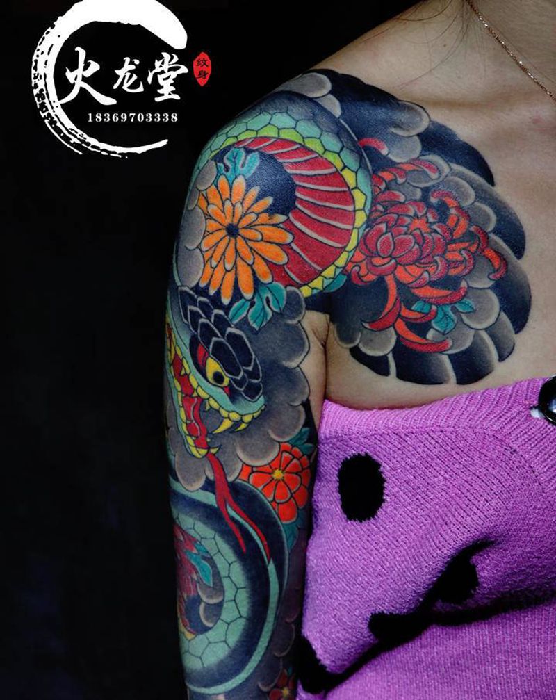 老传统蛇纹身图片_手臂胸部老传统纹身图案