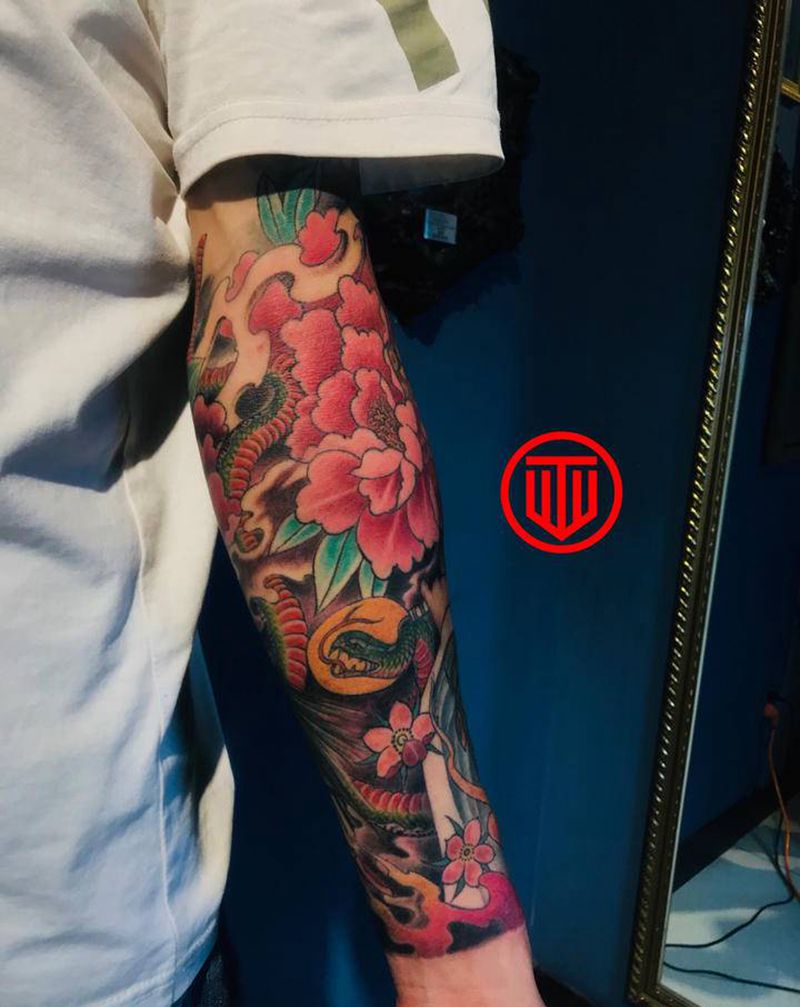 小蛇纹身图片_手臂新传统纹身图案