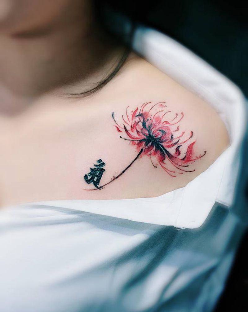 彼岸花纹身图片_胸部水彩水墨纹身图案