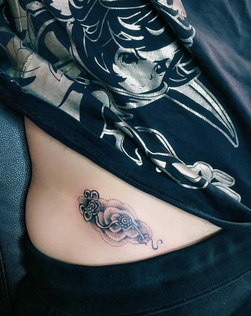 如意，祥云纹身图片_腰部点刺新传统纹身图案