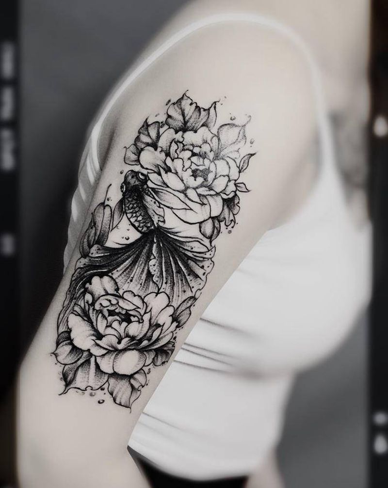 素花和金鱼纹身图片_手臂纹身图案