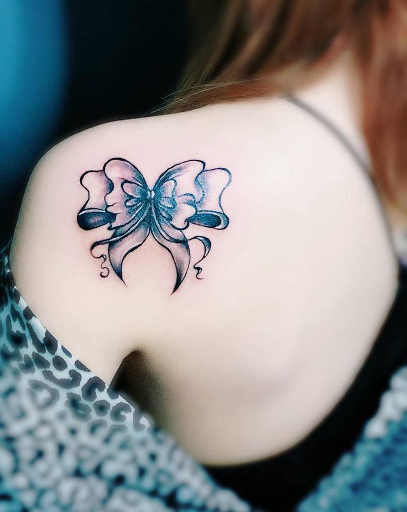 蝴蝶结，遮盖纹身图片_背部新传统纹身图案