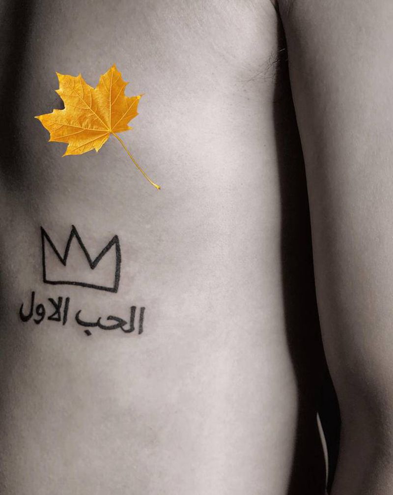 王冠纹身图片_腹部花体字图腾纹身图案