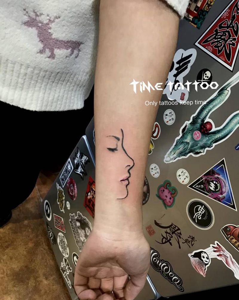 沐浴阳光纹身图片_手臂抽象纹身图案